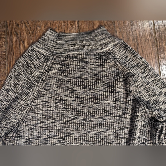 Wynter Women's Black & White Heathered Turtleneck Size Large Rayon & Poly Soft! - Picture 14 of 16